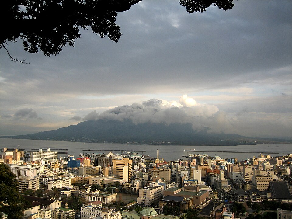 錦江湾越しに望む桜島